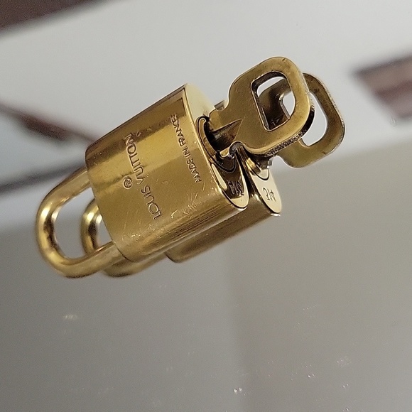 #314 LV Lock and Key - Picture 2 of 2